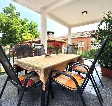 Clementa Apartment *